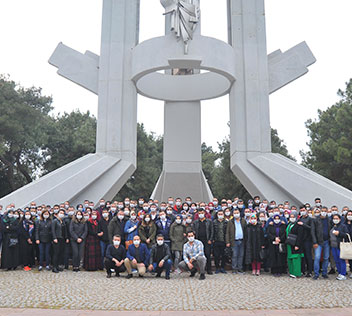 Hyundai Assan workers created awareness for Cancer Week.